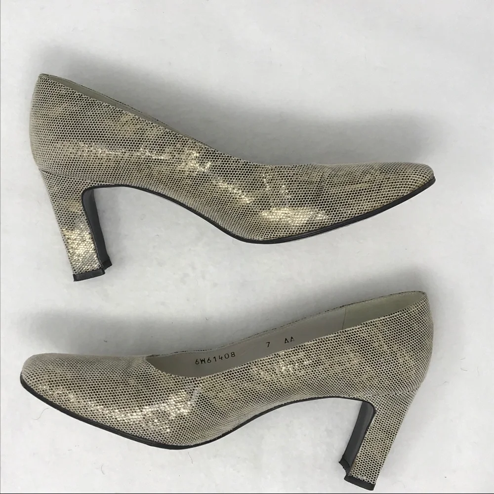 Stuart Weitzman Mid Heel Leather Slip On Pump Size 7 - Picture 2 of 8